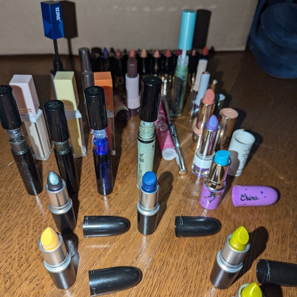 Brand new makeup bundle - lip products - Picture 2 of 3